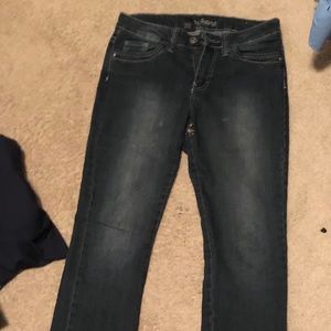 Mid rise, boot cut, dark wash, Suko jeans!